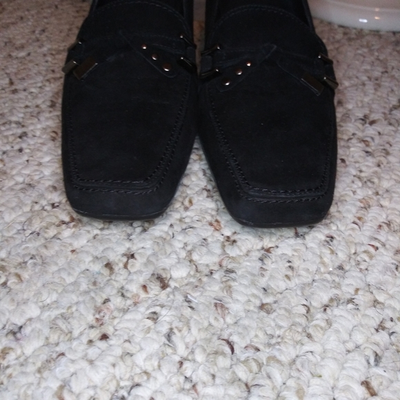 Vintage 90's/Y2k Stuart Weitzman Black Suede Pumps - Picture 4 of 11